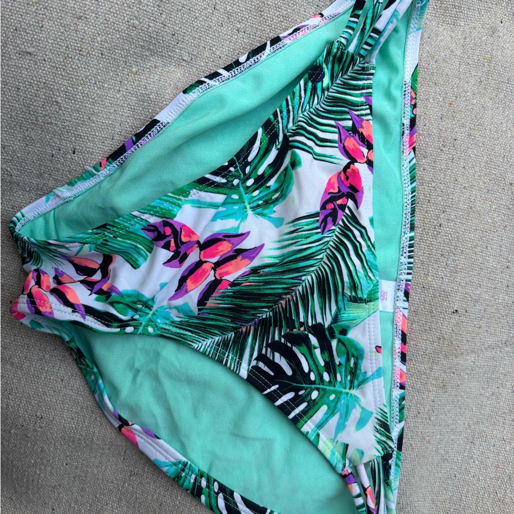 No Boundaries Tropical Leaf Women Bikini Bottom - Green and Pink